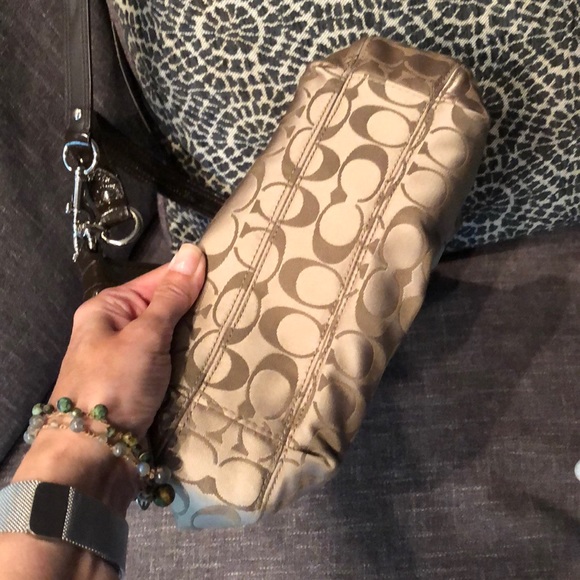 Coach signature crossbody and large wristlet 😮 - Picture 4 of 7